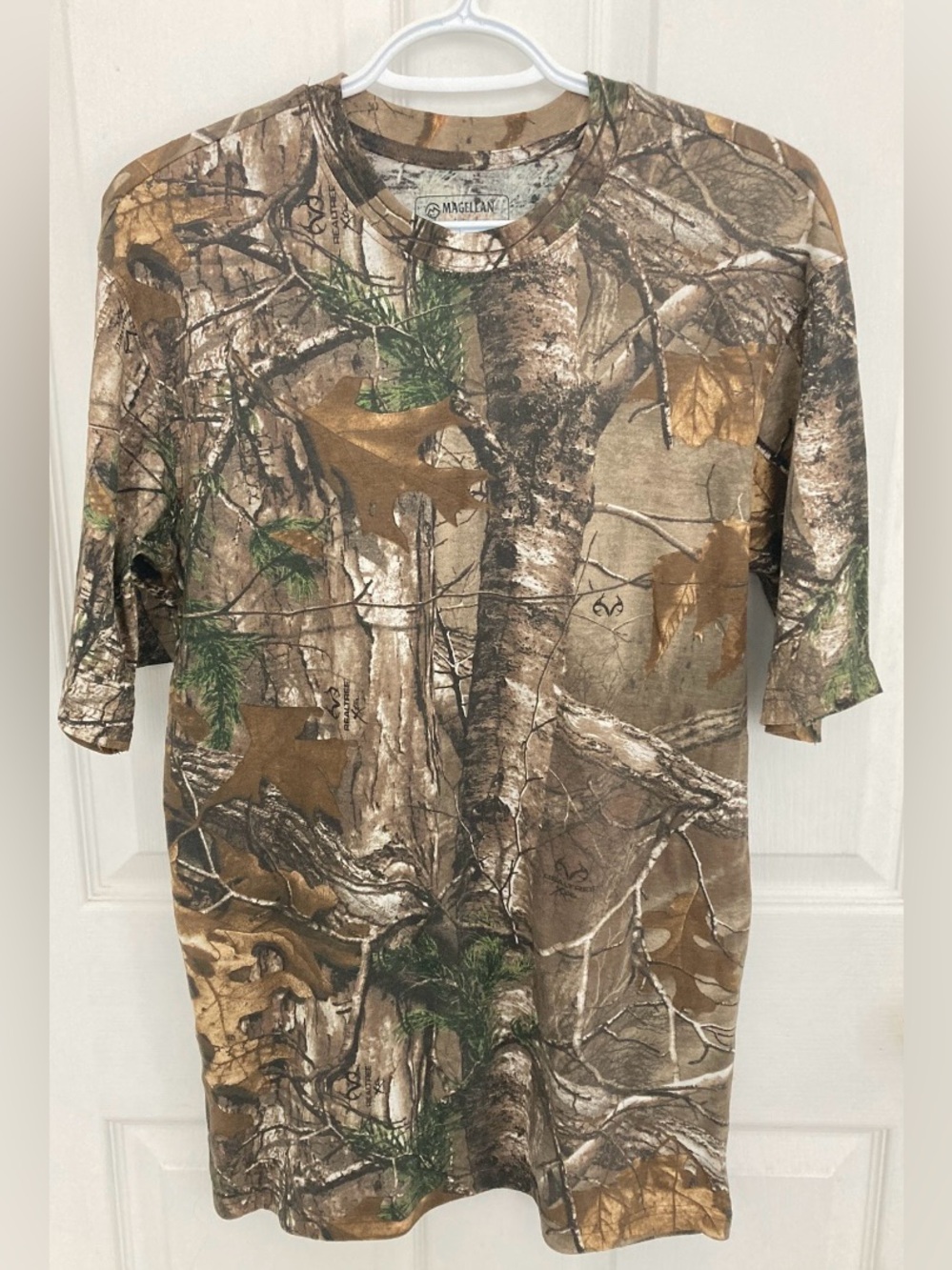 NEW Realtree camouflage tree and leaf print, brown, green men’s t shirt
